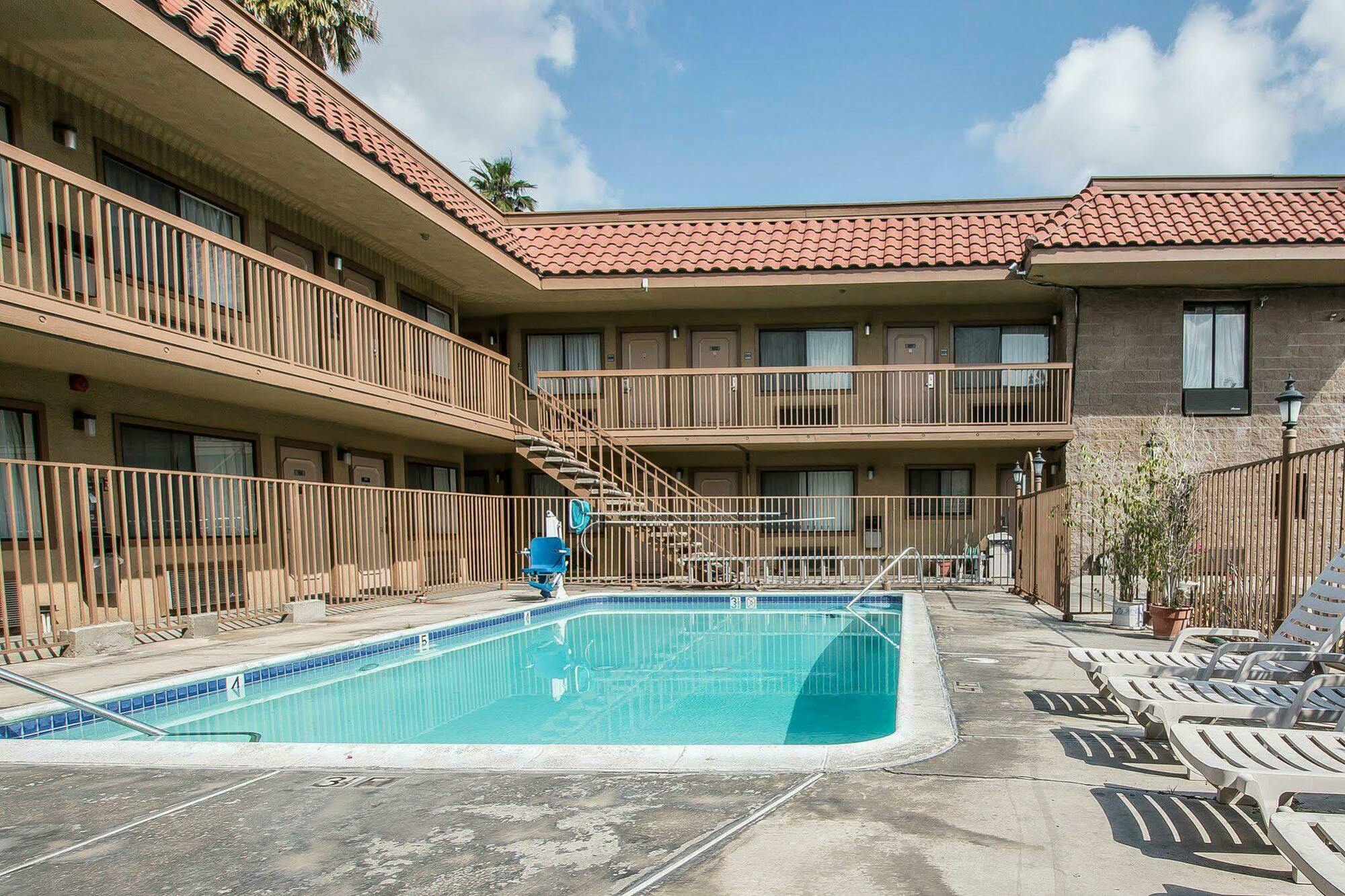 Rodeway Inn Riverside Dış mekan fotoğraf